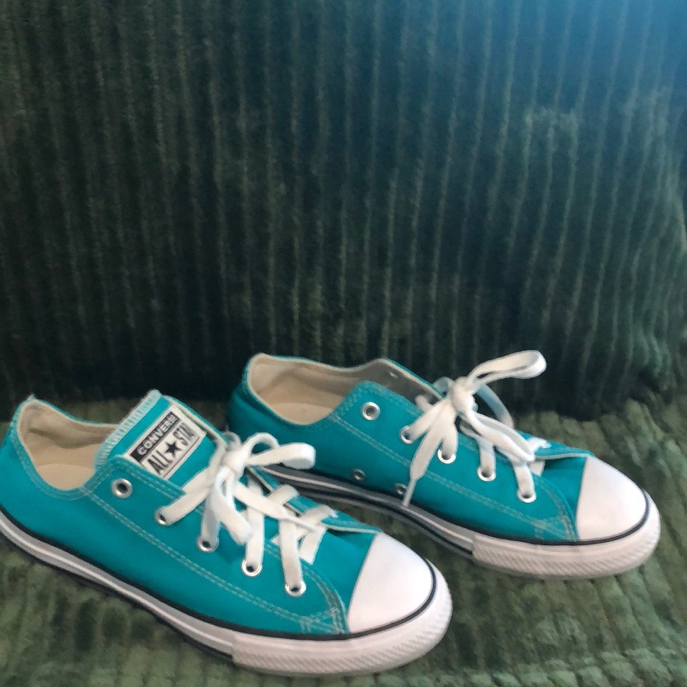 Converse tennis shoes